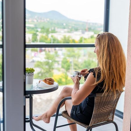 Sweet Home Apartman , 30Sqm Studio, Free Private Parking, Mountain View, Balcony, 20 Min From Downtown Budapest Esterno foto