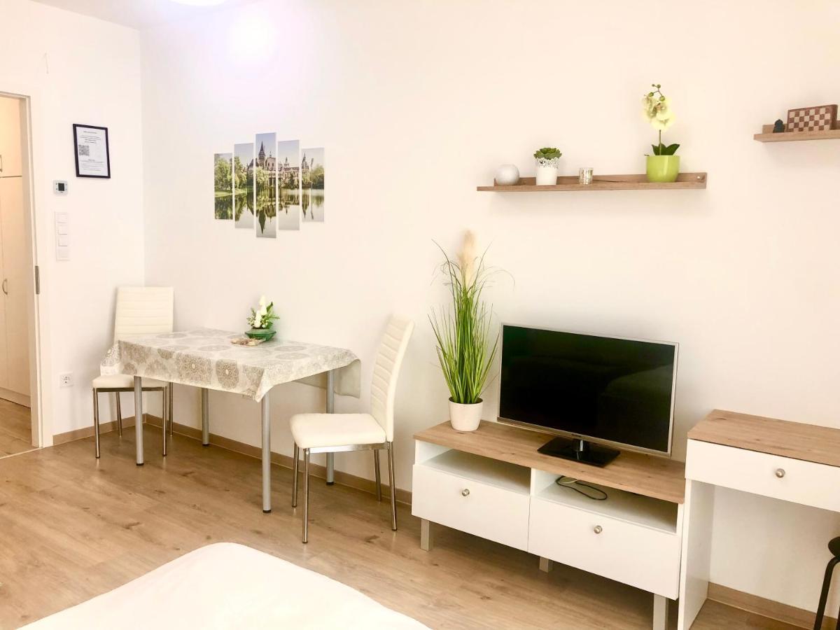 Sweet Home Apartman , 30Sqm Studio, Free Private Parking, Mountain View, Balcony, 20 Min From Downtown Budapest Esterno foto