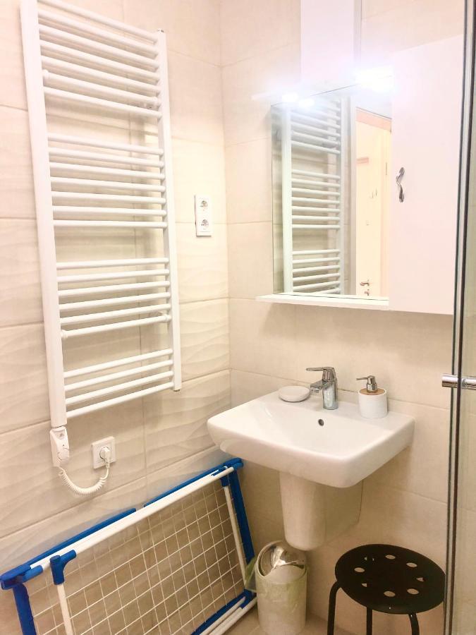 Sweet Home Apartman , 30Sqm Studio, Free Private Parking, Mountain View, Balcony, 20 Min From Downtown Budapest Esterno foto