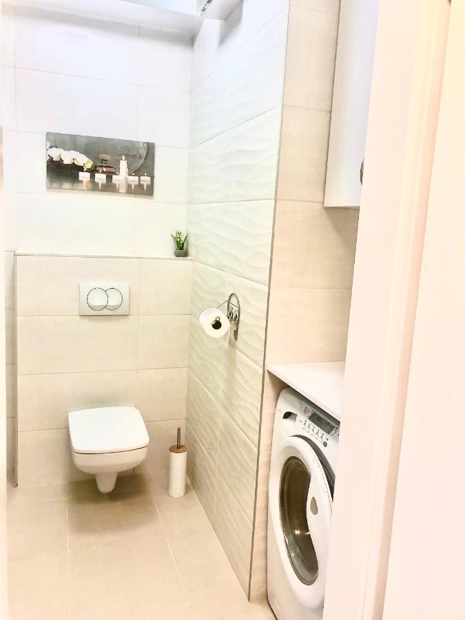 Sweet Home Apartman , 30Sqm Studio, Free Private Parking, Mountain View, Balcony, 20 Min From Downtown Budapest Esterno foto