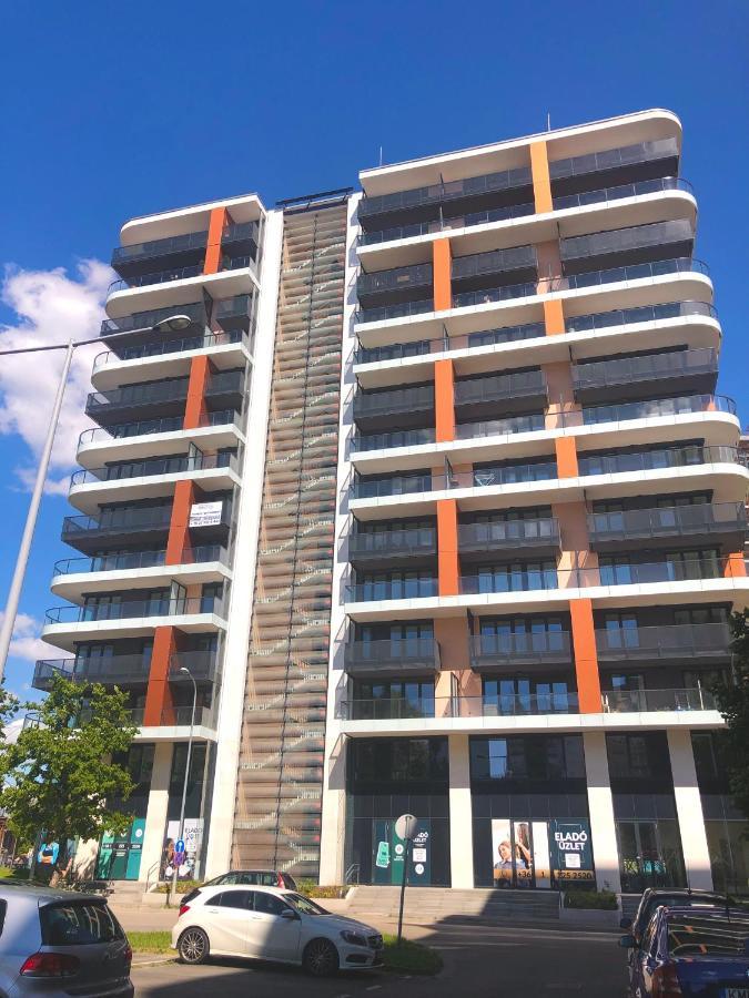 Sweet Home Apartman , 30Sqm Studio, Free Private Parking, Mountain View, Balcony, 20 Min From Downtown Budapest Esterno foto