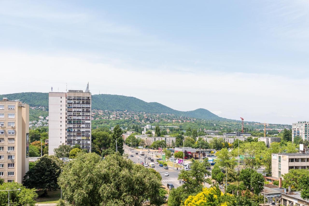 Sweet Home Apartman , 30Sqm Studio, Free Private Parking, Mountain View, Balcony, 20 Min From Downtown Budapest Esterno foto