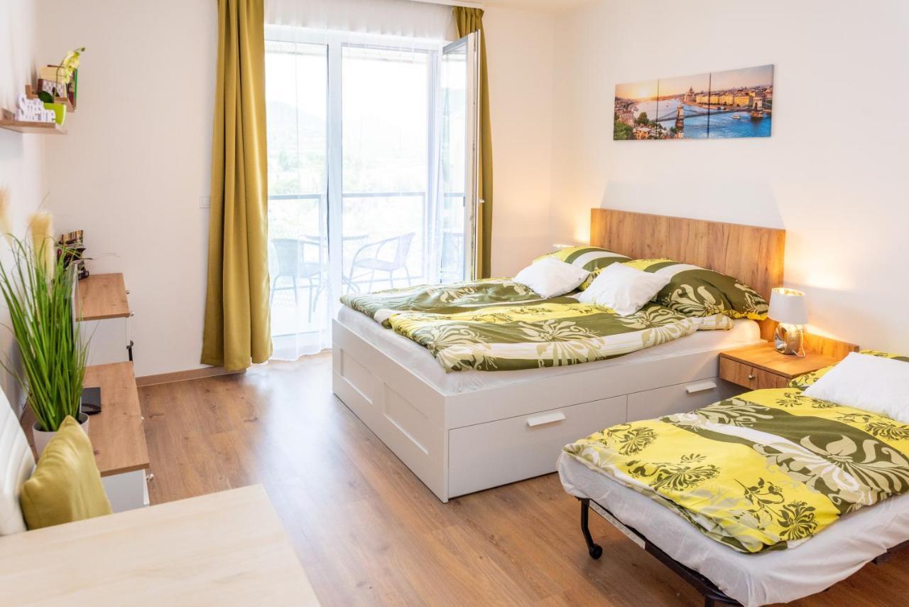 Sweet Home Apartman , 30Sqm Studio, Free Private Parking, Mountain View, Balcony, 20 Min From Downtown Budapest Esterno foto