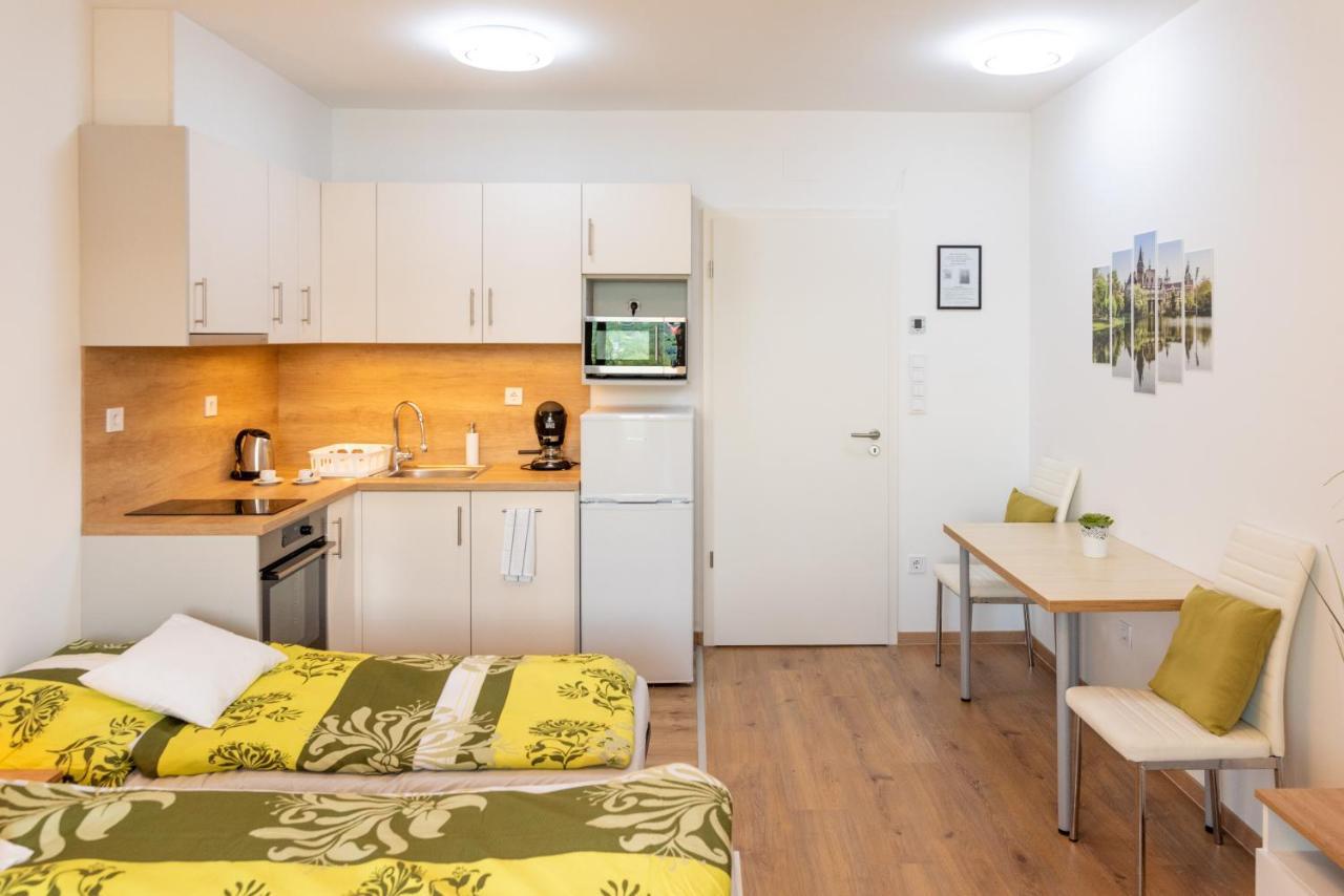 Sweet Home Apartman , 30Sqm Studio, Free Private Parking, Mountain View, Balcony, 20 Min From Downtown Budapest Esterno foto