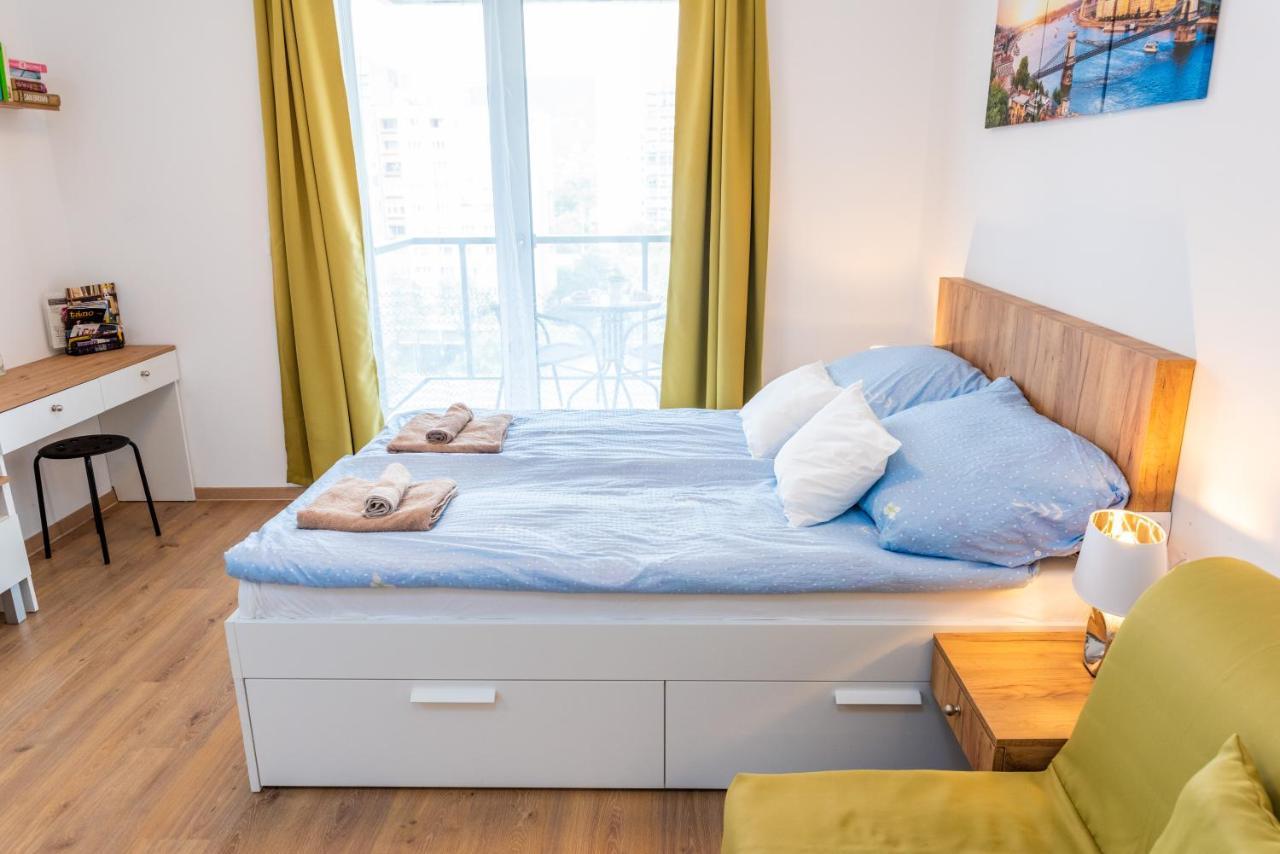 Sweet Home Apartman , 30Sqm Studio, Free Private Parking, Mountain View, Balcony, 20 Min From Downtown Budapest Esterno foto