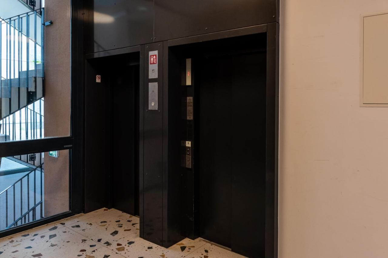 Sweet Home Apartman , 30Sqm Studio, Free Private Parking, Mountain View, Balcony, 20 Min From Downtown Budapest Esterno foto