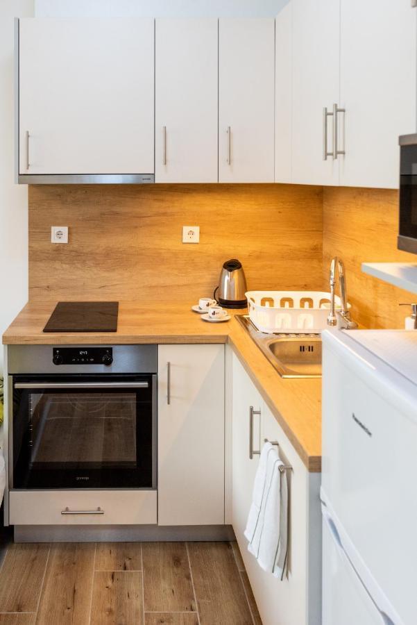 Sweet Home Apartman , 30Sqm Studio, Free Private Parking, Mountain View, Balcony, 20 Min From Downtown Budapest Esterno foto