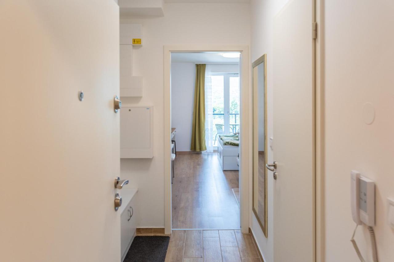 Sweet Home Apartman , 30Sqm Studio, Free Private Parking, Mountain View, Balcony, 20 Min From Downtown Budapest Esterno foto