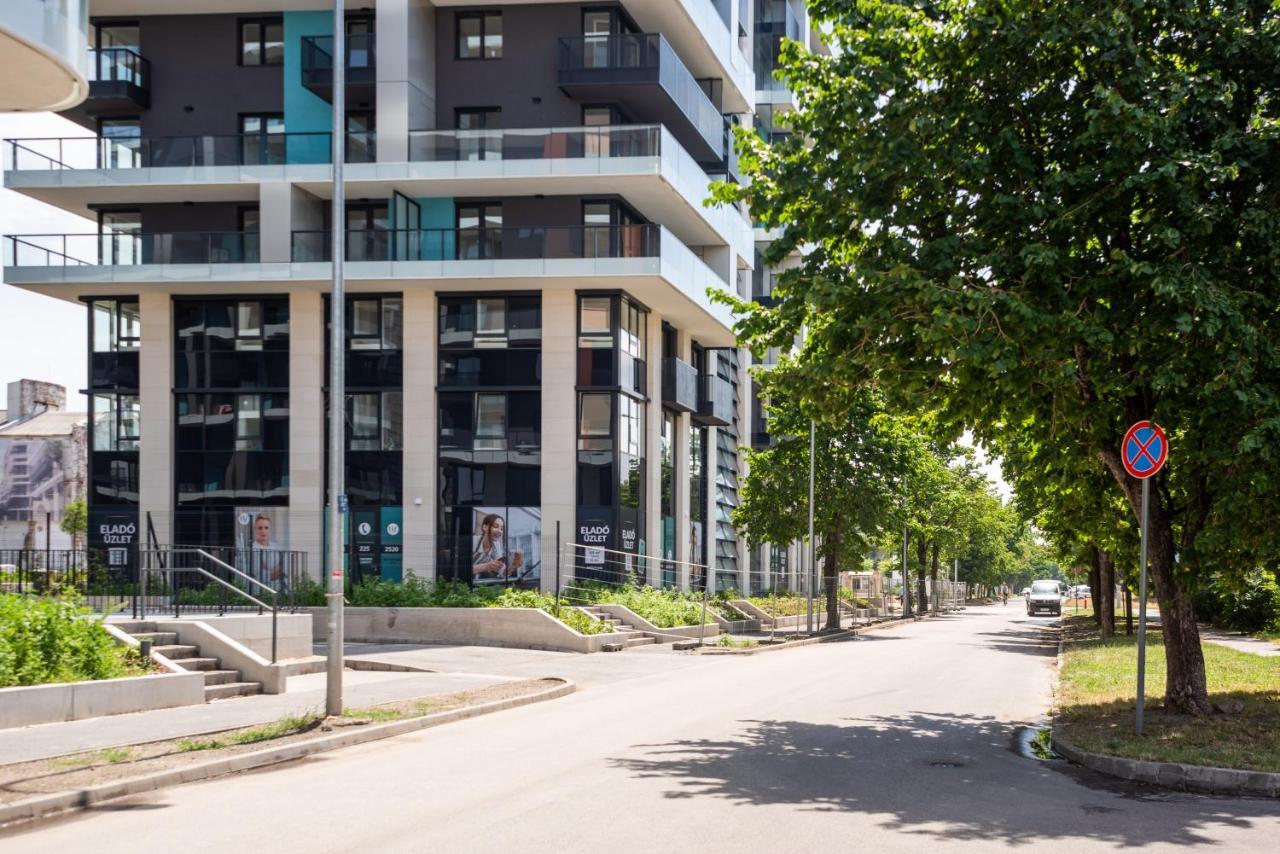 Sweet Home Apartman , 30Sqm Studio, Free Private Parking, Mountain View, Balcony, 20 Min From Downtown Budapest Esterno foto