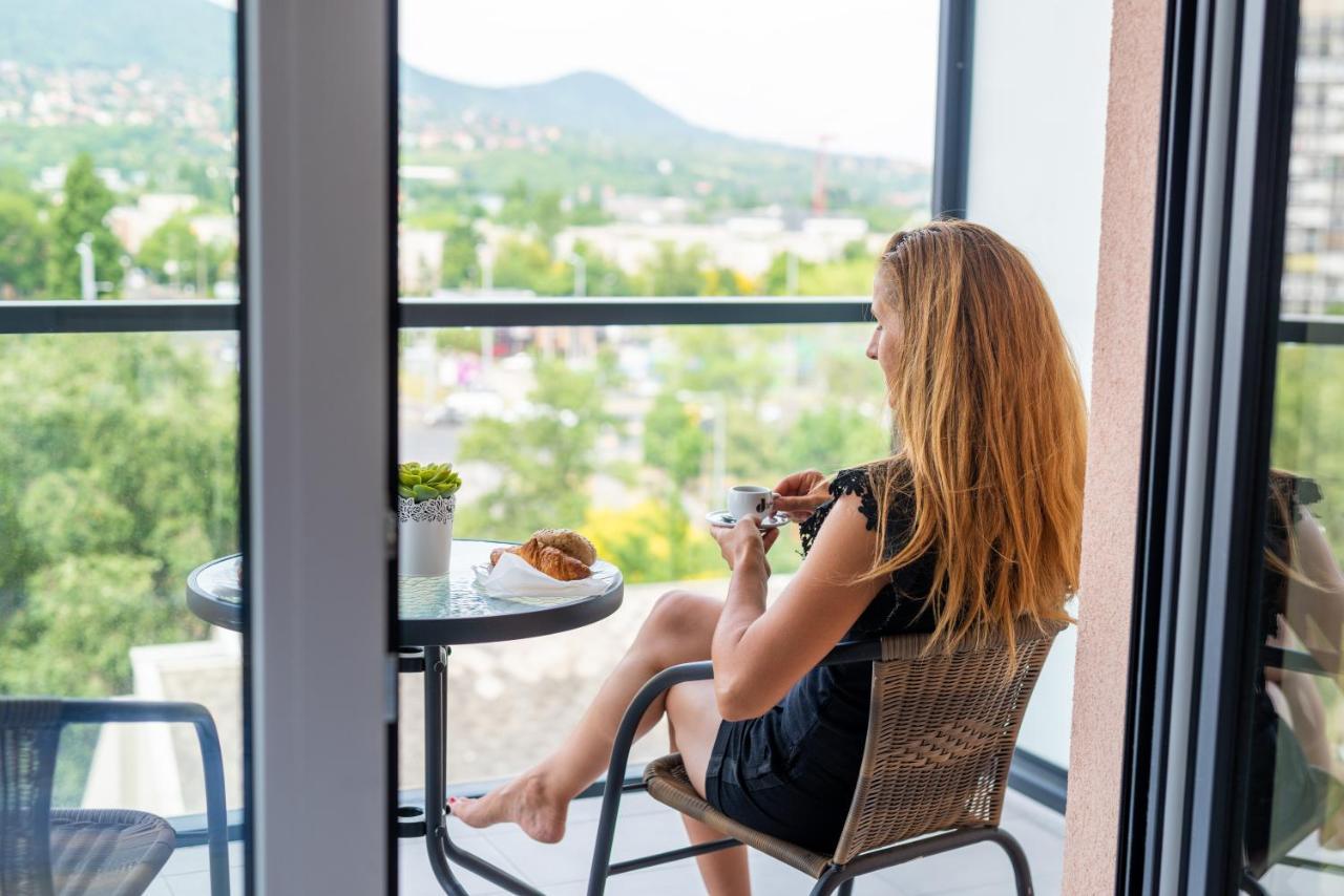 Sweet Home Apartman , 30Sqm Studio, Free Private Parking, Mountain View, Balcony, 20 Min From Downtown Budapest Esterno foto