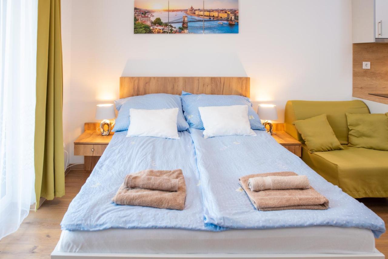 Sweet Home Apartman , 30Sqm Studio, Free Private Parking, Mountain View, Balcony, 20 Min From Downtown Budapest Esterno foto